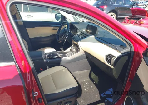 2021 Lexus Nx 300 z USA, uszkodzony, nr VIN JTJDARBZ7M5024803